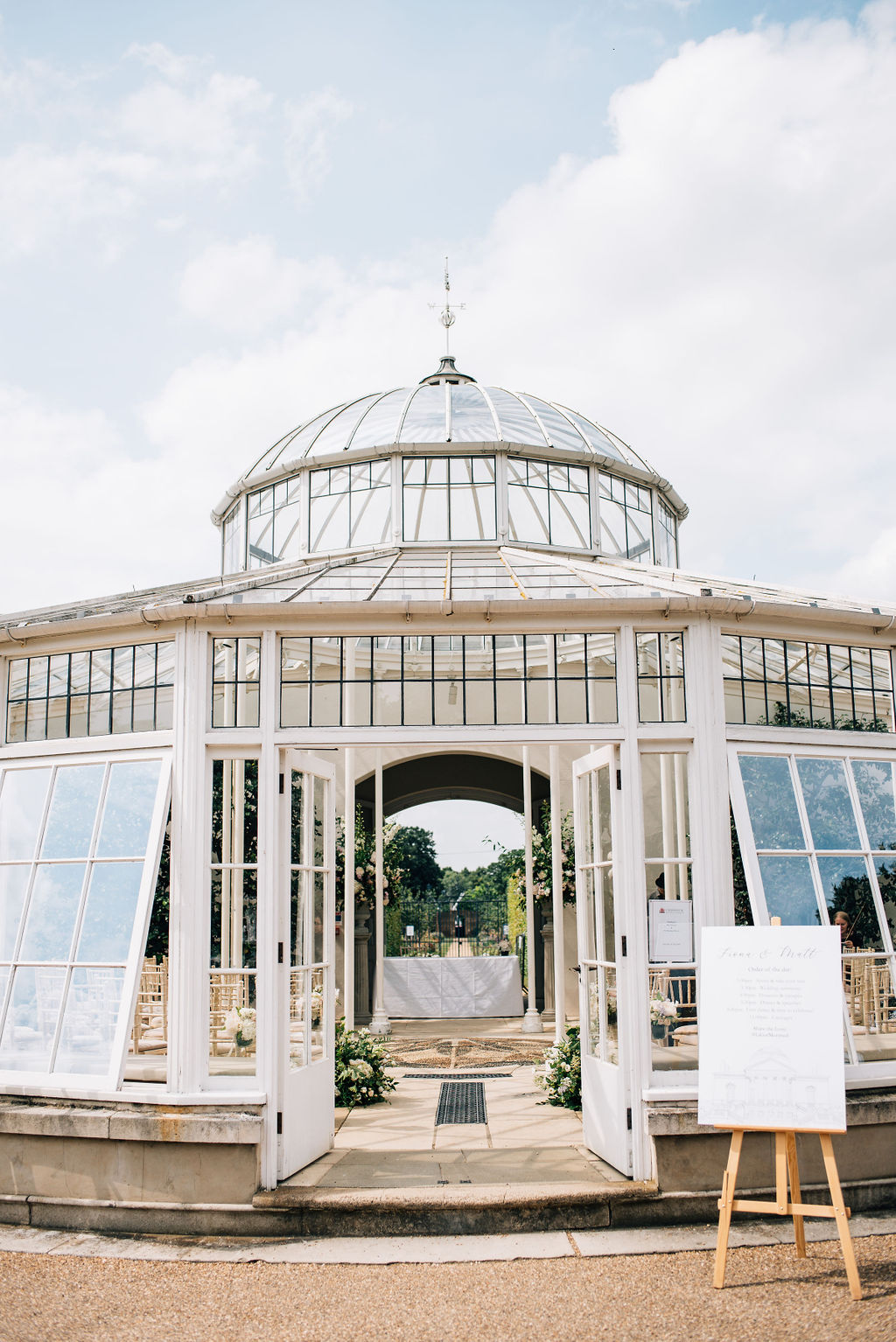 Summer wedding in the conservatory at Chiswick House, London | Sugar Plum Bakes