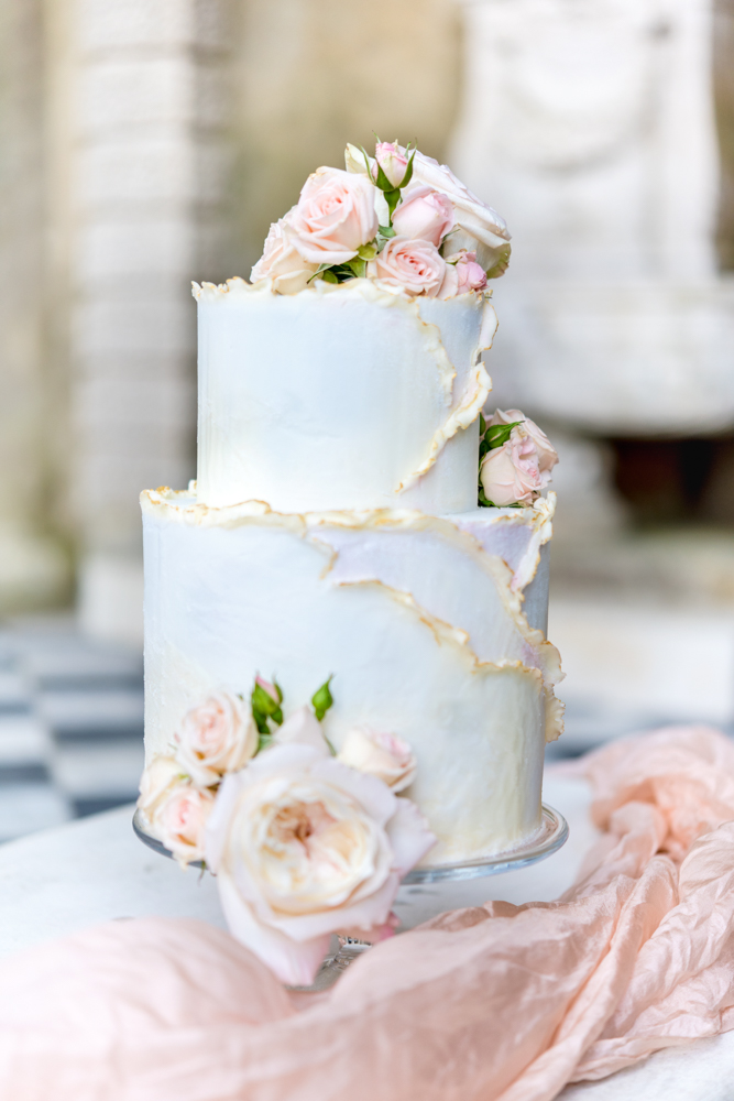 Elegant and modern buttercream cake with texture, a touch of gold and blush roses for a Wotton House wedding. Photo by Neli Prahova.