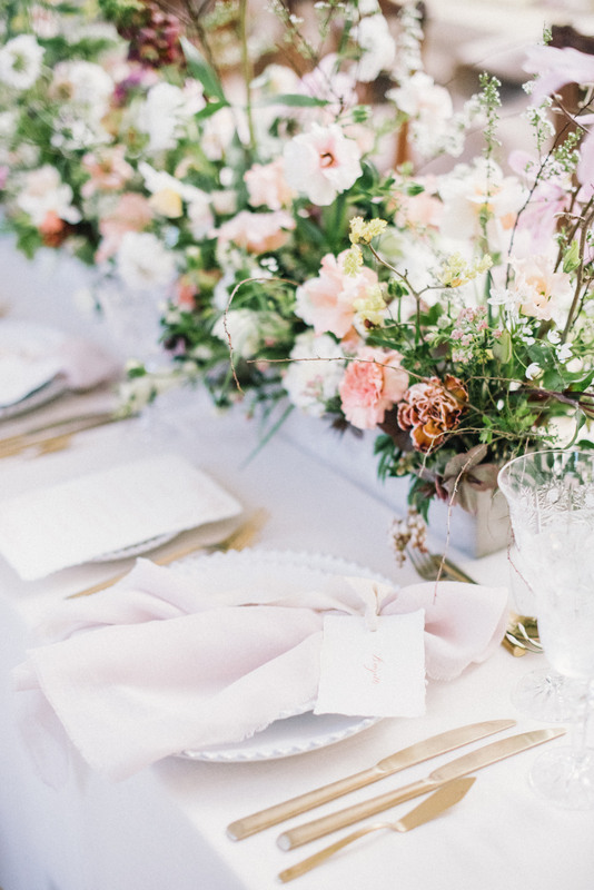Blush colour palette with flowers by Moss & Stone, photo by Hannah Duffy