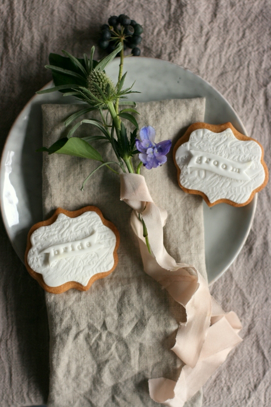 Bride & Groom Edible Wedding Favour Biscuit / Cookie