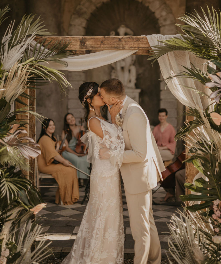Tropical destination wedding vibes | Wotton House Hotel | Pierra G Photography
