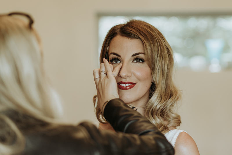 Bride getting ready on her wedding day in classic make-up look | The Lemore Estate | Lydia Harper Photography