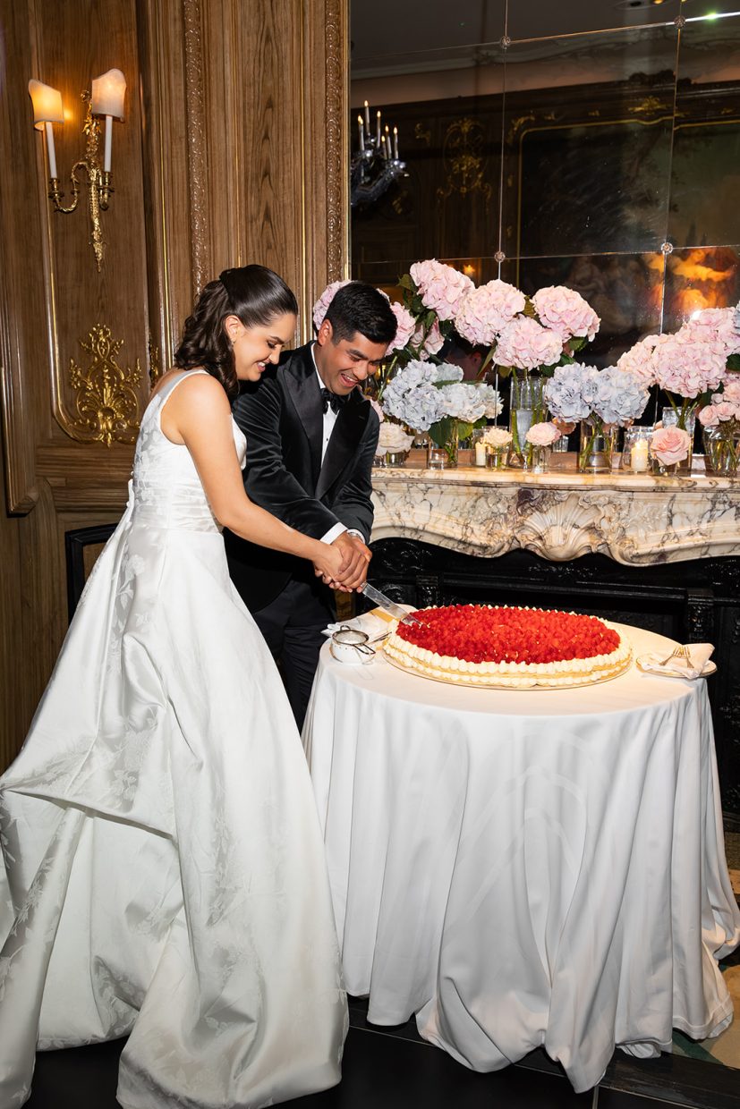 Couple cutting their large Italian millefoglie / millefeuille wedding cake decorated with fresh raspberries | Claridges London | AisleGlam photography
